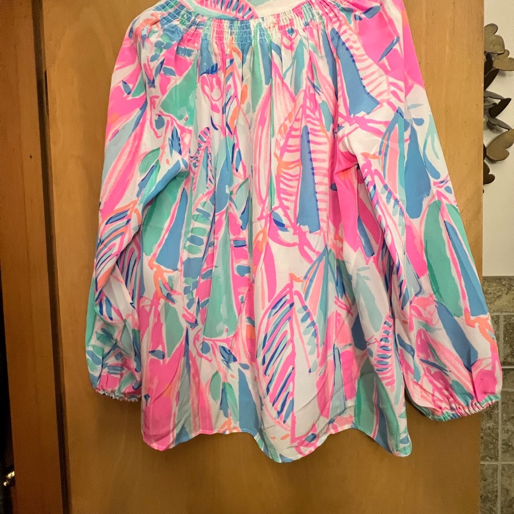 Lilly Pulitzer Elsa Out to Sea 100% silk  Pink and Blue Leaf Print Blouse NWT - Picture 3 of 4